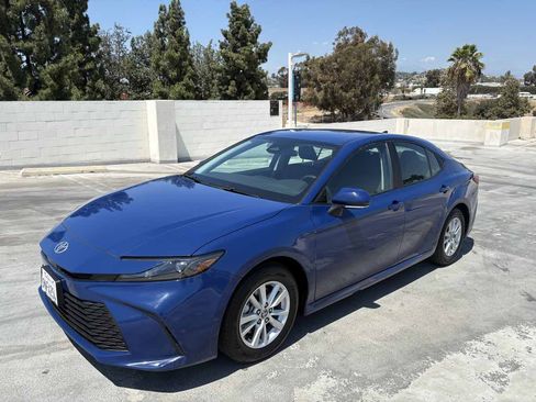 Used 2025 Toyota Camry LE FWD image 4