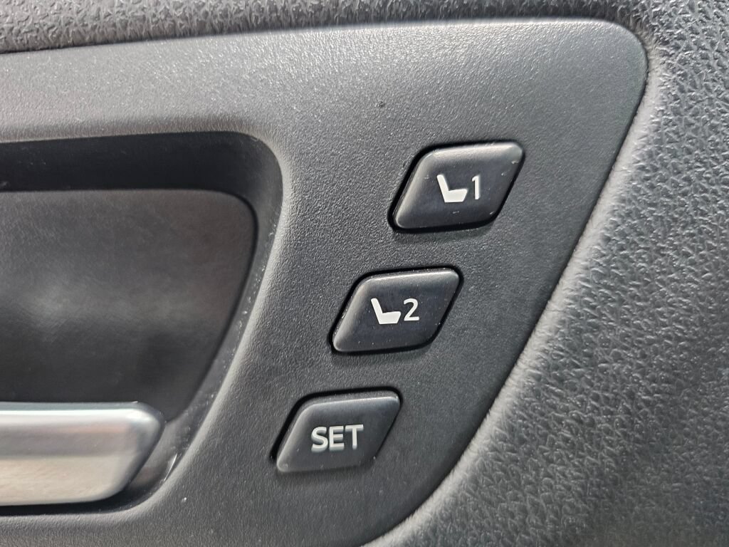 Used 2018 Toyota Highlander Limited AWD/4WD image 31