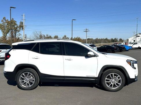 Used 2022 GMC Terrain SLT image 2