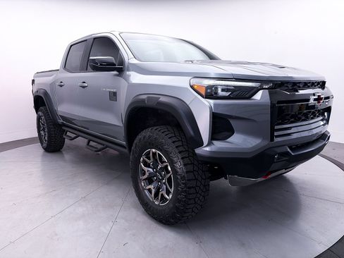 Used 2024 Chevrolet Colorado ZR2 w/ Technology Package AWD/4WD image 11