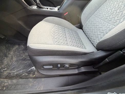 Used 2023 Chevrolet Equinox LT image 12