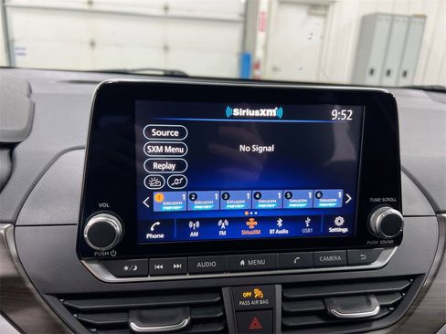 Used 2024 Nissan Altima 2.5 SV image 14