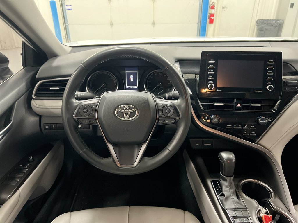 Used 2022 Toyota Camry SE w/ Cold Weather Package FWD image 11