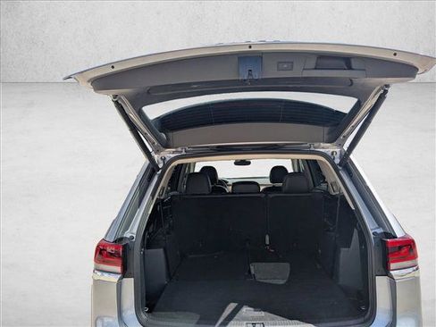 Used 2025 Volkswagen Atlas SE AWD/4WD image 7
