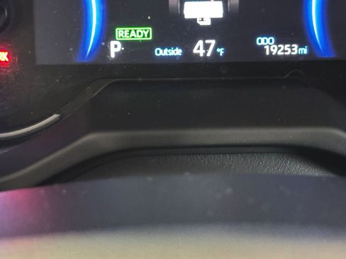 Used 2025 Toyota RAV4 LE image 39