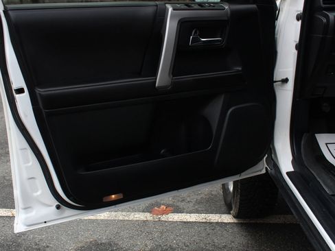 Used 2015 Toyota 4Runner SR5 image 12