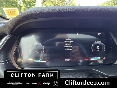 Used 2023 Jeep Grand Cherokee Altitude AWD/4WD image 22