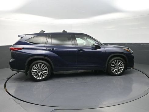 Certified 2020 Toyota Highlander Platinum AWD/4WD image 9