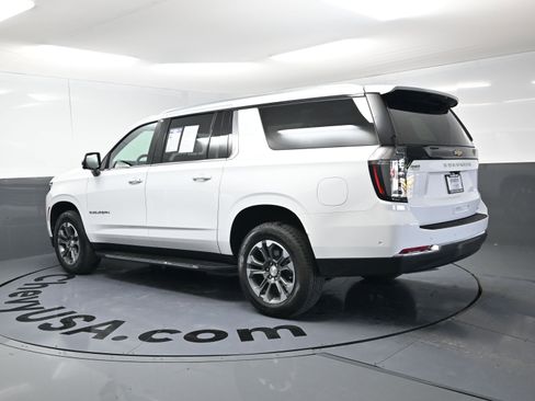 Used 2025 Chevrolet Suburban LT w/ Comfort Package AWD/4WD image 7