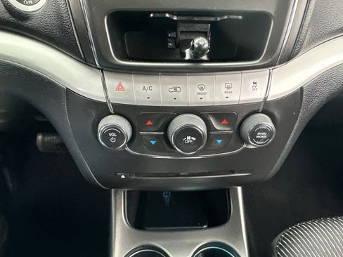 Used 2020 Dodge Journey SE w/ SE Popular Equipment Group image 21