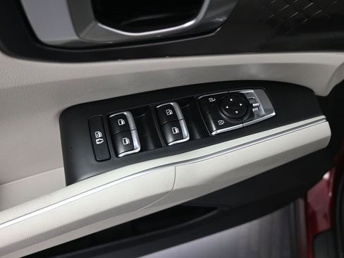 Certified 2025 Kia Sorento EX w/ Panoramic Sunroof Package image 11