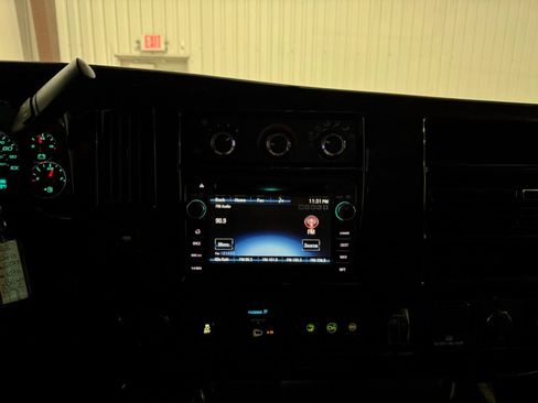 Used 2016 Chevrolet Express 2500 RWD image 23