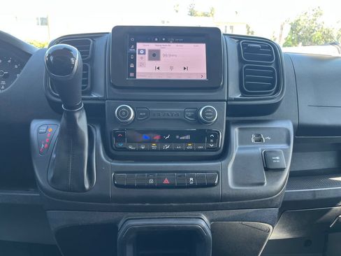 Used 2025 RAM ProMaster 2500 w/ Convenience Group FWD image 17