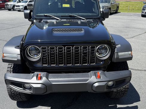 Used 2024 Jeep Gladiator Mojave w/ Safety Group AWD/4WD image 2