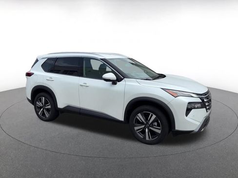 Used 2026 Nissan Rogue SL AWD/4WD image 2