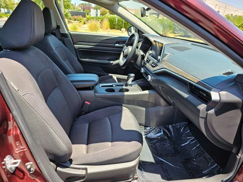 Used 2025 Nissan Altima 2.5 SV FWD image 29