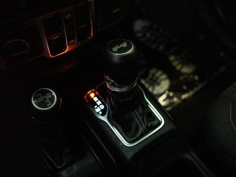 Used 2024 Jeep Wrangler Unlimited w/ Convenience Group AWD/4WD image 19