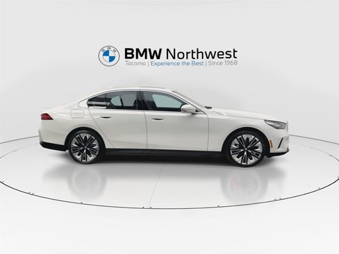 New 2026 BMW 530i xDrive w/ Convenience Package image 5