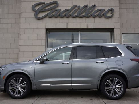 Used 2024 Cadillac XT6 Premium Luxury image 10