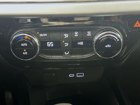 Used 2025 Chevrolet Trax LT image 23