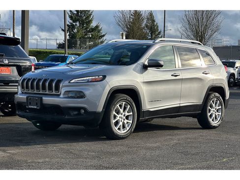 Used 2017 Jeep Cherokee Latitude w/ True North Edition image 10