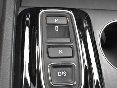 Used 2025 Honda Pilot Sport image 34
