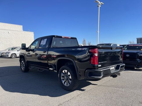 Used 2023 Chevrolet Silverado 2500 Custom w/ Custom Value Package image 5