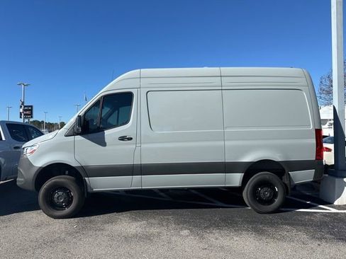Used 2025 Mercedes-Benz Sprinter 2500 image 3