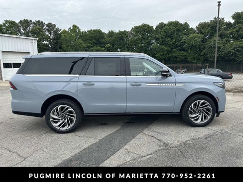 New 2026 Lincoln Navigator L Reserve AWD/4WD image 8