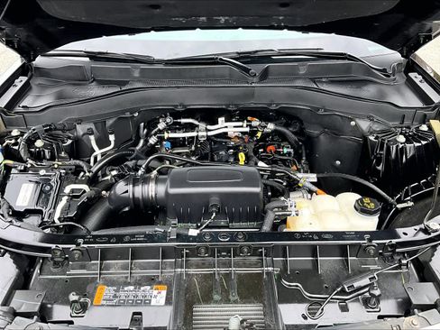 Used 2023 Ford Explorer XLT w/ Equipment Group 202A image 31