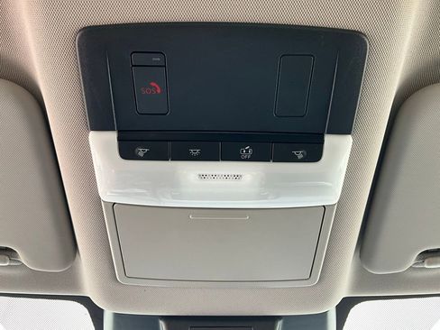 Used 2025 Nissan Rogue SV image 17