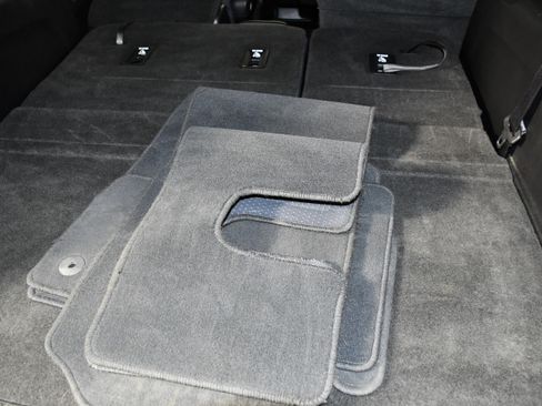 Used 2025 Chevrolet Traverse Z71 AWD/4WD image 49