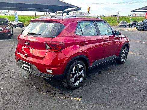 Used 2025 Hyundai Venue SEL FWD image 4