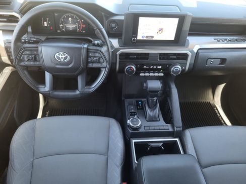 Certified 2025 Toyota Tacoma SR5 AWD/4WD image 21