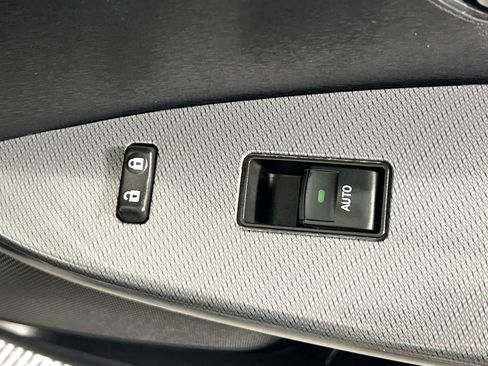 Used 2015 Toyota Venza XLE FWD image 32