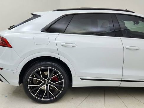 Used 2021 Audi Q8 Prestige w/ Prestige Package image 12