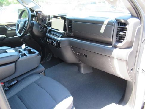 Used 2024 Chevrolet Silverado 1500 LT AWD/4WD image 11