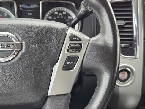 Used 2017 Nissan Titan SV image 22