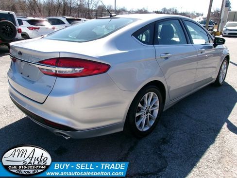 Used 2017 Ford Fusion SE image 6