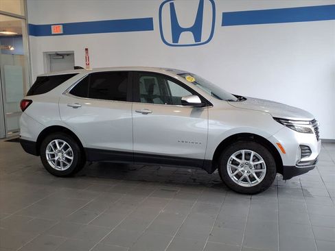 Used 2022 Chevrolet Equinox LT image 2