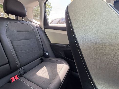 Used 2025 Volkswagen Taos SE AWD/4WD image 38