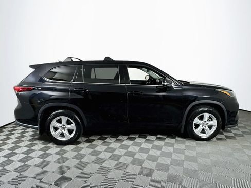 Used 2021 Toyota Highlander LE AWD/4WD image 8