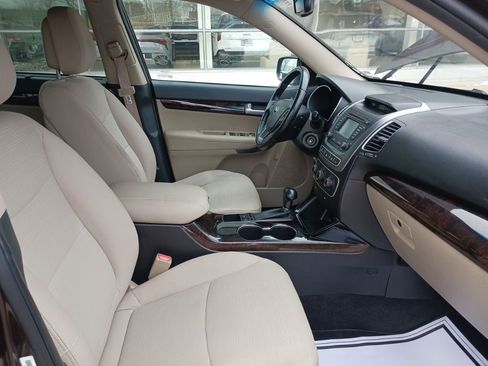 Used 2015 Kia Sorento LX image 15