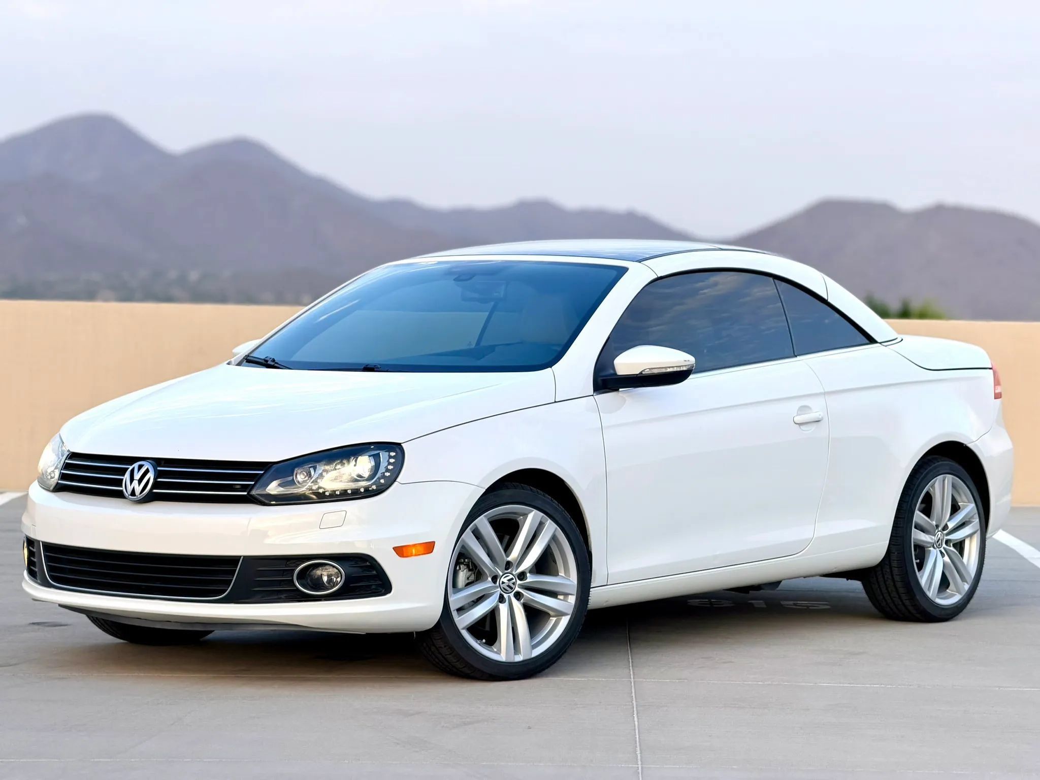 Used 2014 Volkswagen Eos Executive FWD image 8