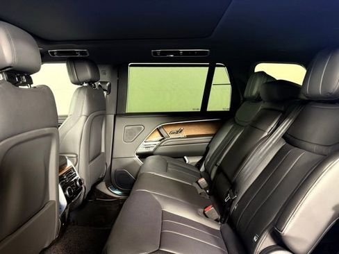 New 2025 Land Rover Range Rover Long Wheelbase SE image 24