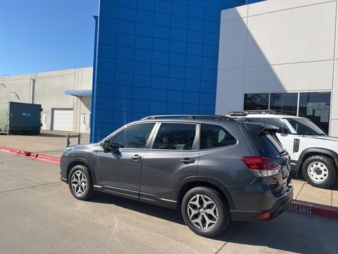 Used 2023 Subaru Forester Premium image 9