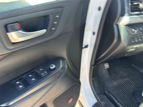 Used 2019 Toyota Highlander Limited Platinum AWD/4WD image 9