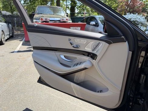 Used 2020 Mercedes-Benz S 560 4MATIC Sedan image 25