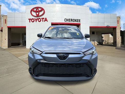 Used 2023 Toyota Corolla Cross S AWD/4WD image 2