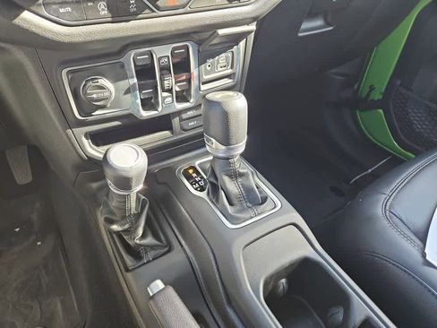 Used 2025 Jeep Wrangler Sport S image 27